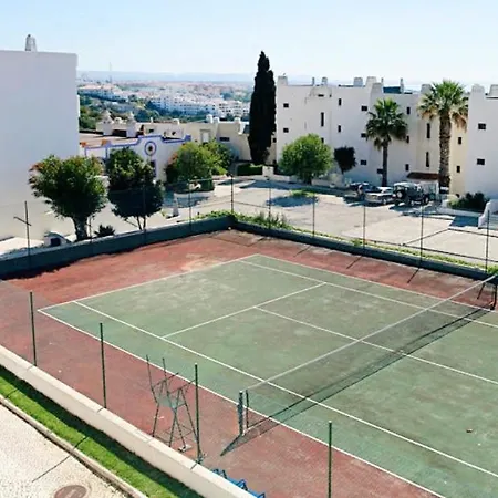 Com Piscinas E Ténis - 7 Mins Da * Albufeira
